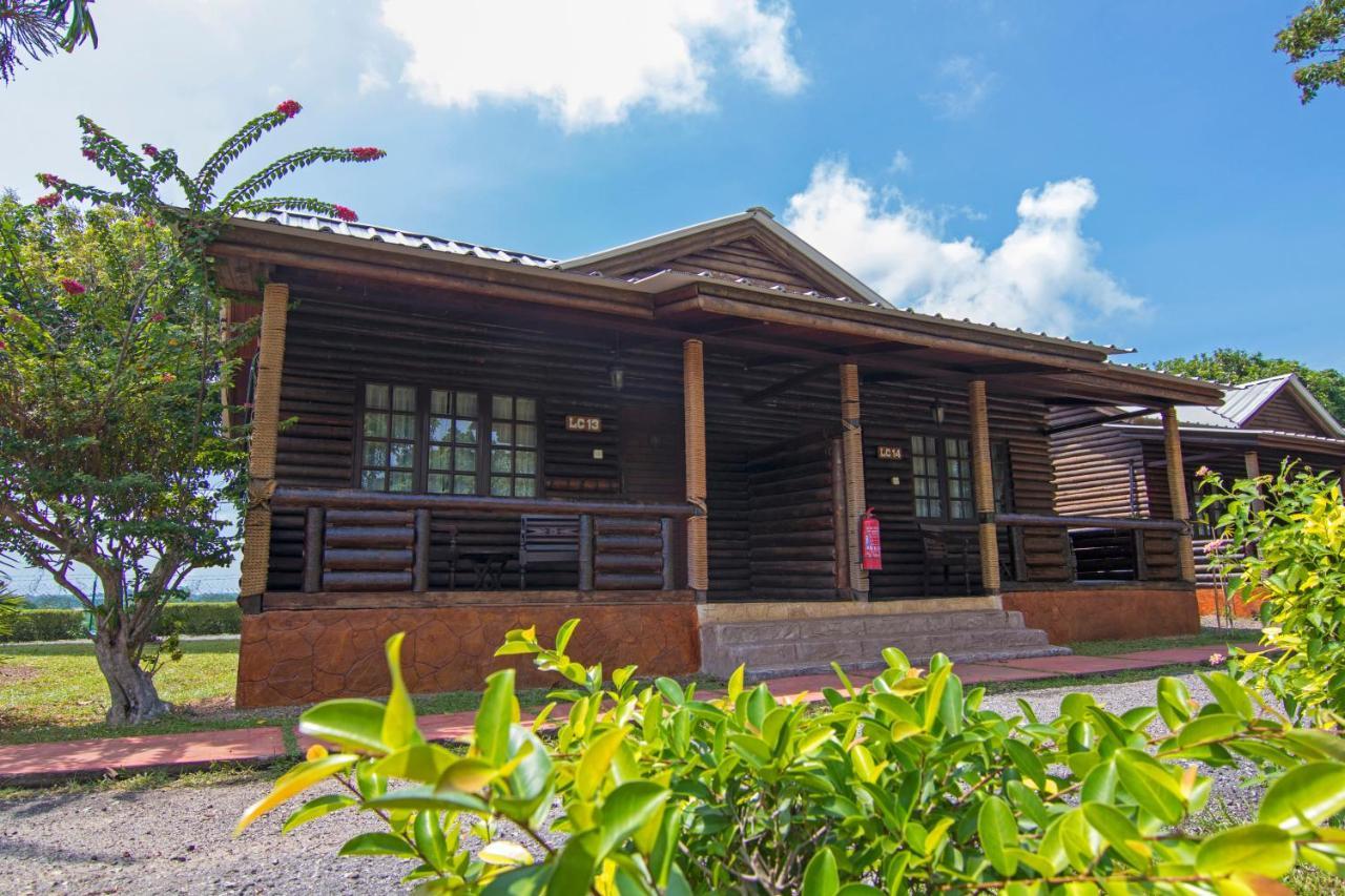 Eagle Ranch Resort Port Dickson Esterno foto